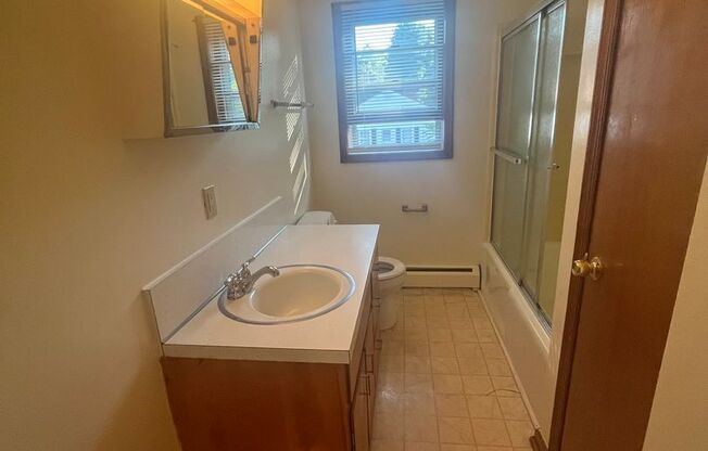 2 beds, 1 bath, 903 sqft, $1,290, Unit D-2