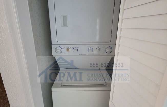 2 beds, 1 bath, 827 sqft, $1,825, Unit 677