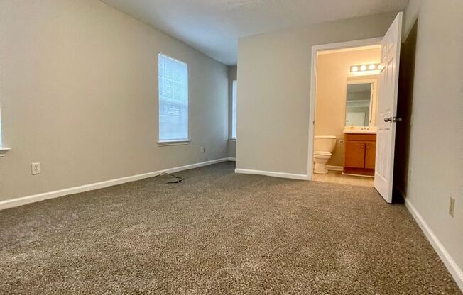 2 bedroom, 2 bath quadplex in downtown Douglasville. Convenient to downtown amenities. Great roommate plan.