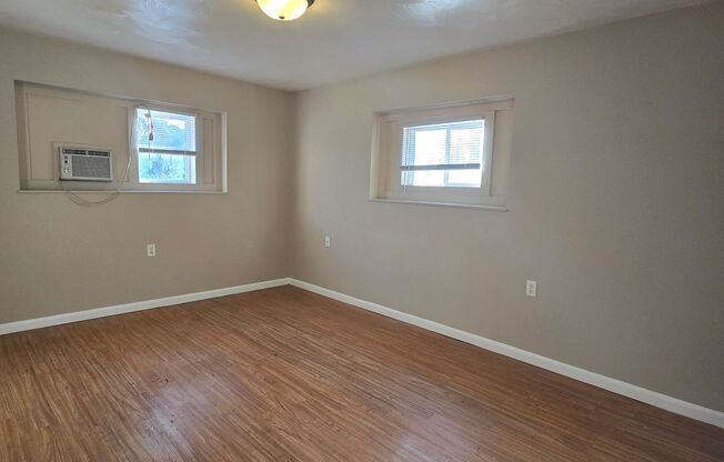 2 beds, 1 bath, $695, Unit Apt 2