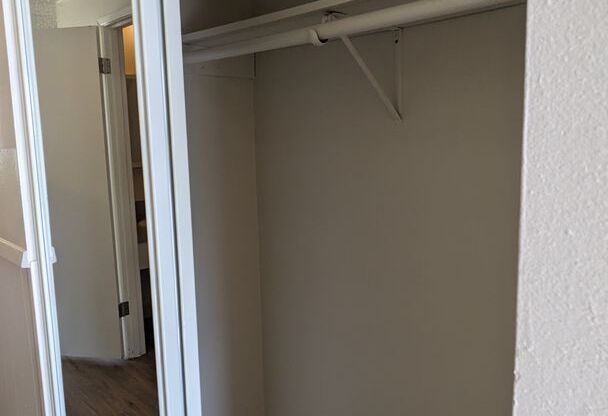 3 beds, 1.5 baths, 1,500 sqft, $1,893, Unit 2712-3