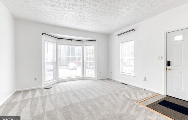 Beautiful 4bth 3.5bth End-Unit Townhome with Garage in Odenton