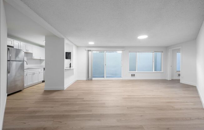 2 beds, 1 bath, 815 sqft, $2,220, Unit 105