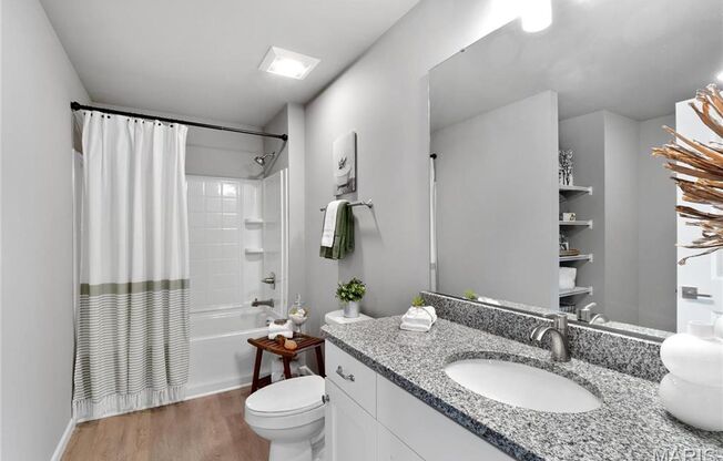 2 beds, 2 baths, 1,297 sqft, $2,200, Unit Biscayne Bay Place - 124