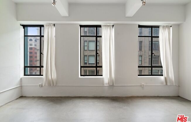 1 bed, 1 bath, 890 sqft, $2,700, Unit 405