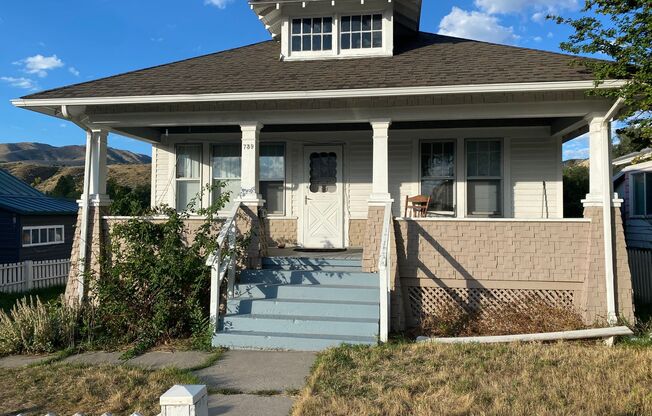 739 S Arthur