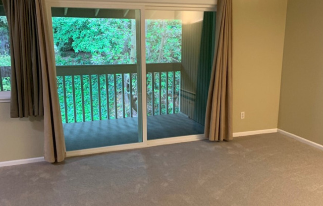 Updated Bellevue Condo with Reserved Parking & Balcony
