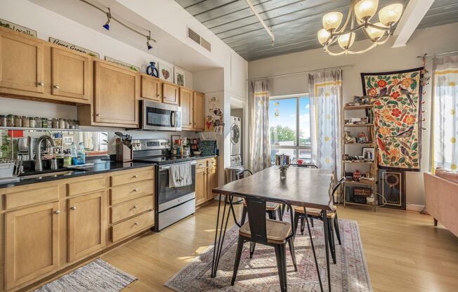 Bright 1 BR/1 BA Condo in 16th St Heights!