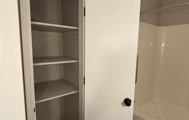 2 beds, 1 bath, 750 sqft, $1,750, Unit 12