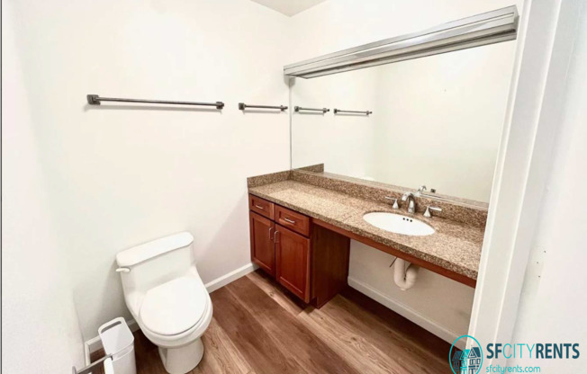 SoMa: 1 Bed 1.5 Bath Loft w/ Parking, W/D in unit & Shared Courtyard