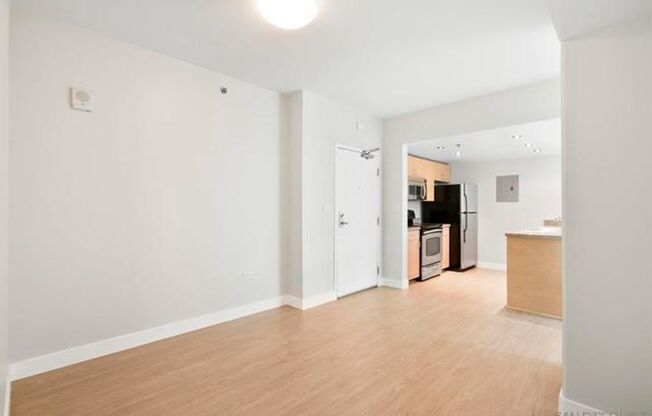 2 beds, 1 bath, $3,000, Unit # 1003