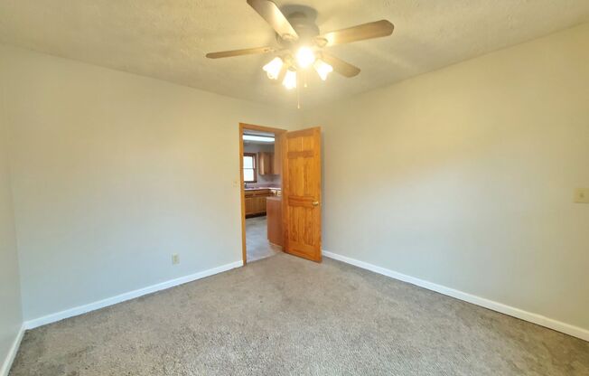 3 beds, 2 baths, $1,600