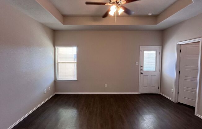 Modern home with ceiling fans, garage, 3beds 2 baths ** move in ready ** Great commute for Randolph or Ft. Sam/BAMC