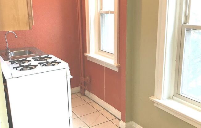 Studio, 1 bath, $725, Unit 02