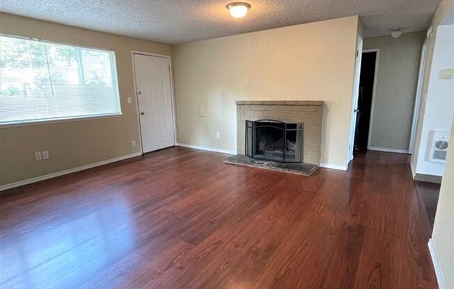 Charming Two Bedroom Lower Level Flat Close to Downtown Vancouver