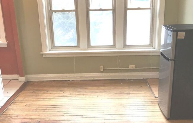 Studio, 1 bath, $725, Unit 02