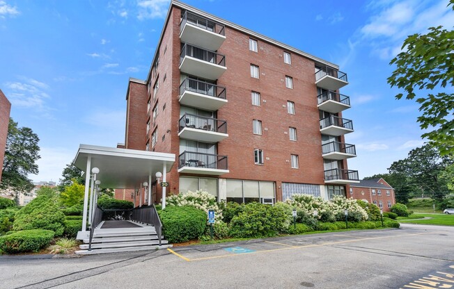 20 HAMMOND POND PKWY