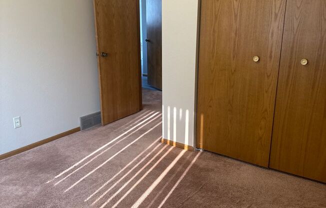 2 beds, 1 bath, $1,025, Unit 1160 - 2