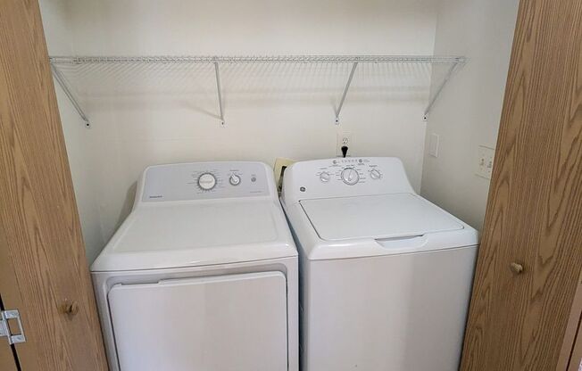 2 beds, 2 baths, 950 sqft, $1,350, Unit 23
