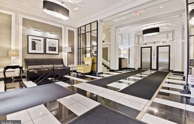 Dupont Circle Modern Studio Apartment In Historic Building W/Extra Storage!