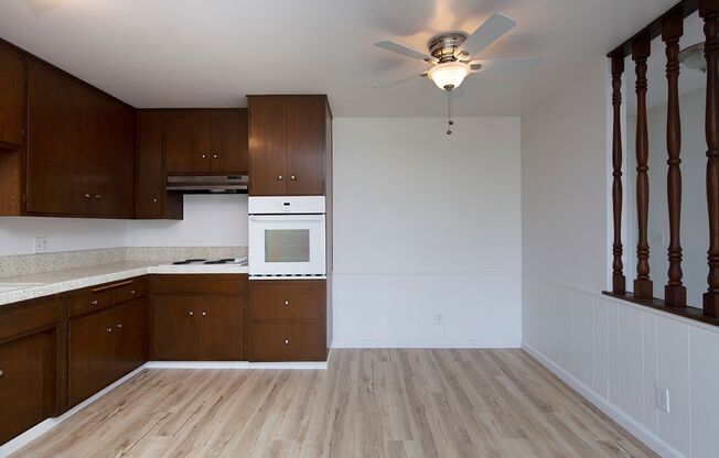 Immaculate 2b/2ba Apartment in Hillcrest with Parking!
