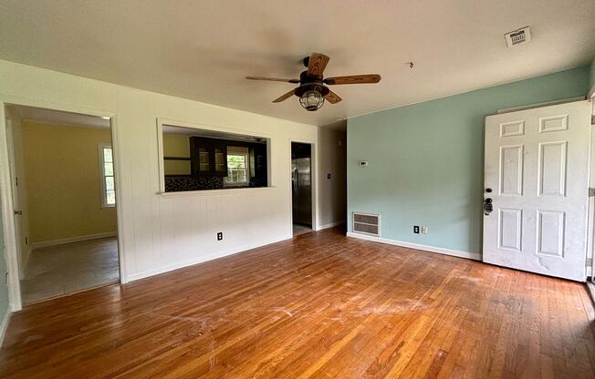 Beautiful UPDATED 3 BR/1.5 BA with Gorgeous Kitchen in Central James Island!