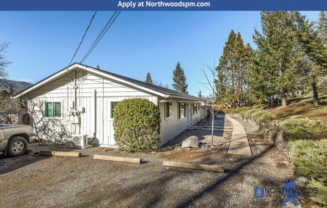 Very Nice 2 Bedroom 1 Bathroom Duplex w/ garage-Located in Beautiful Historic Jacksonville