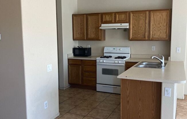 3 beds, 2.5 baths, $2,095