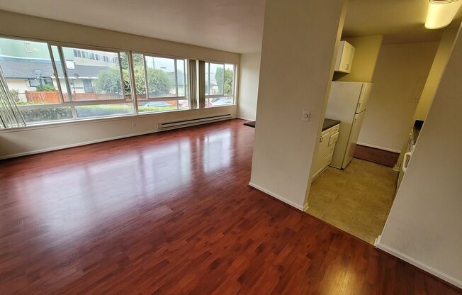 2 beds, 1 bath, 820 sqft, $2,795, Unit R-212