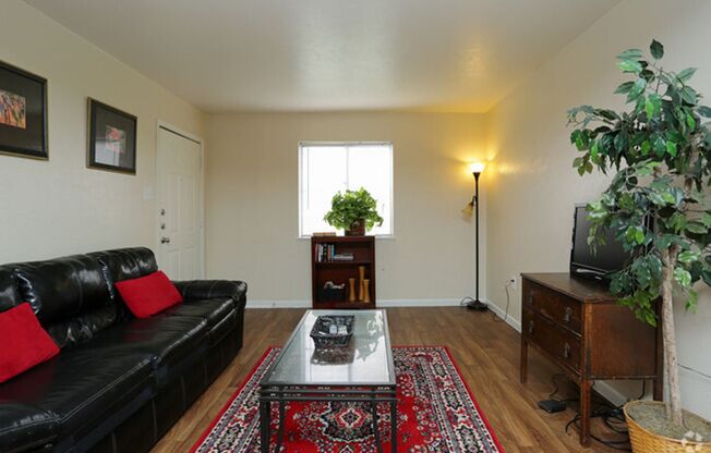 2 beds, 1 bath, 820 sqft, $1,025, Unit T342