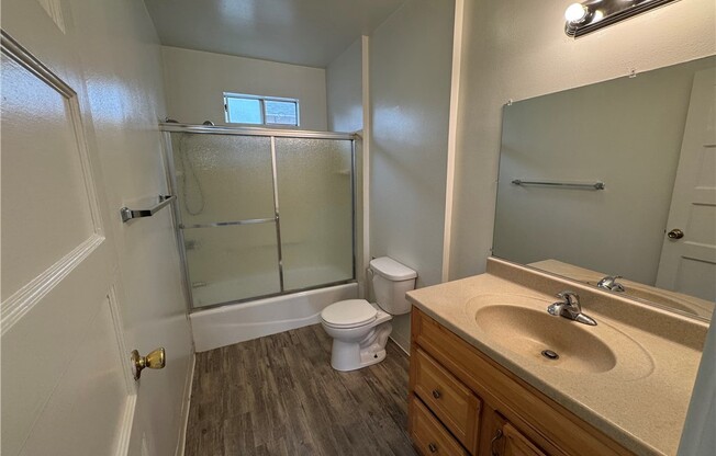 1064 W 18 ST