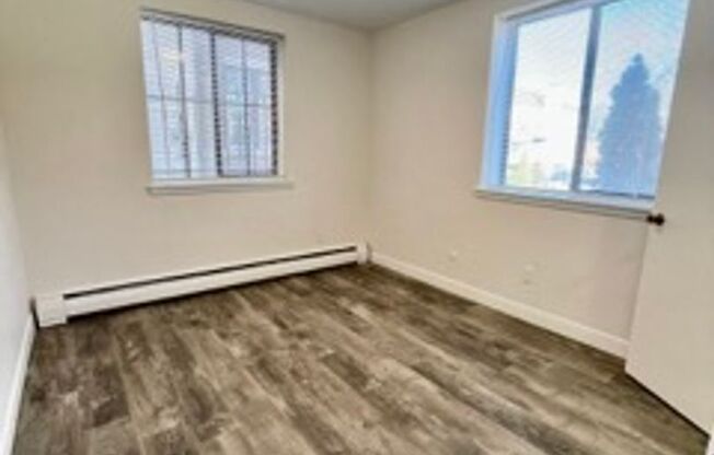 1 bed, 1 bath, $1,095, Unit 205
