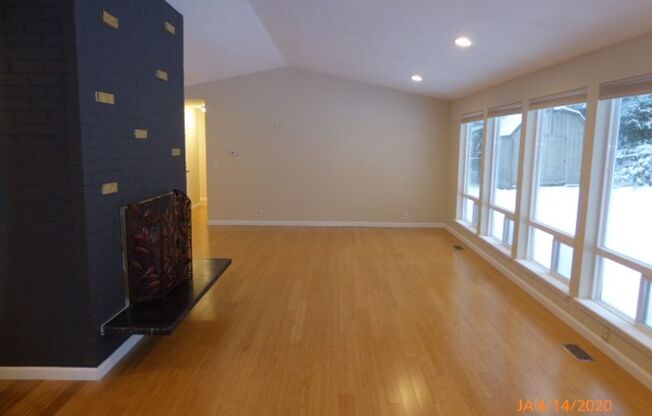 Charming 4 Bed 2 Bath Rambler in Sought After Neighborhood-Sammamish