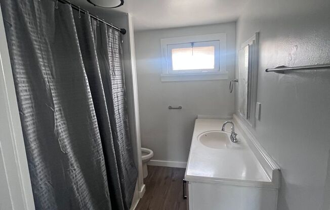 2 beds, 1 bath, $1,900, Unit 4434