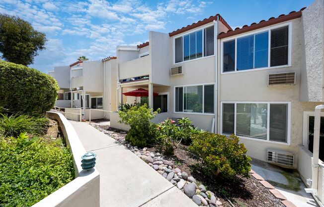 Studio, 1 bath, 410 sqft, $1,795, Unit 048