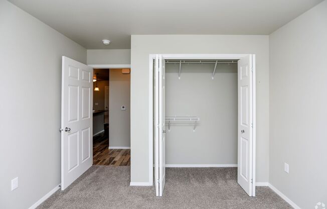 2 beds, 2 baths, 913 sqft, $1,195, Unit 512-209