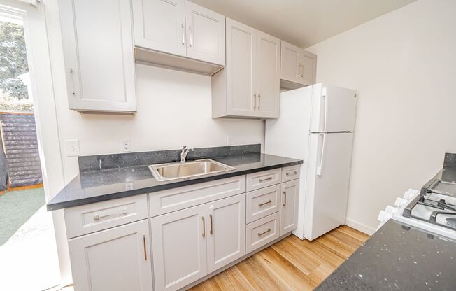 2 beds, 1 bath, $2,450