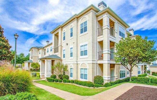 Curb appeal of Estancia Apartments in South Tulsa, OK, For Rent. Now leasing 1, 2 and 3 bedroom apartments.