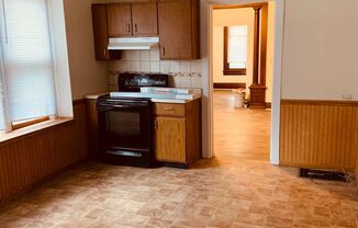 3 beds, 1 bath, $1,295, Unit 1606