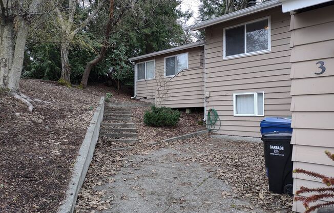 "Holiday Move-In Incentive – 50% Off First Month’s Rent"  Spacious 4-Bedroom Contemporary Home with 1-Bedroom ADU