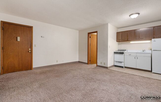 Studio, 1 bath, 325 sqft, $735, Unit 10