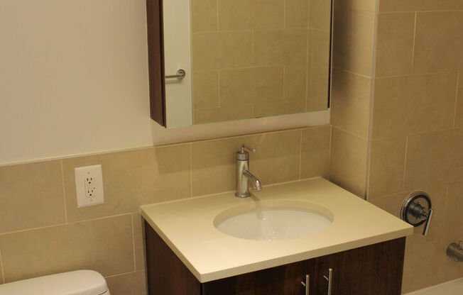 1 bed, 1 bath, 673 sqft, $3,400