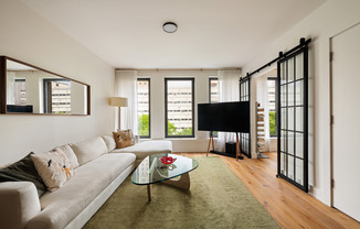 422 W 49 ST