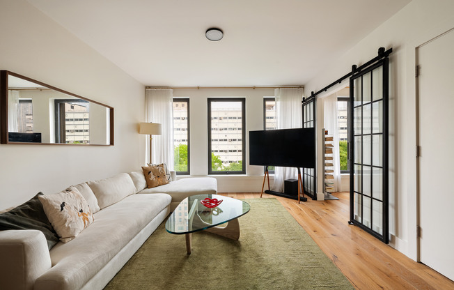 422 W 49 ST