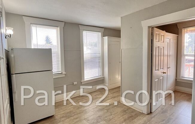Tacoma Area 2nd Floor 1 Bed 1 Bath Apartment