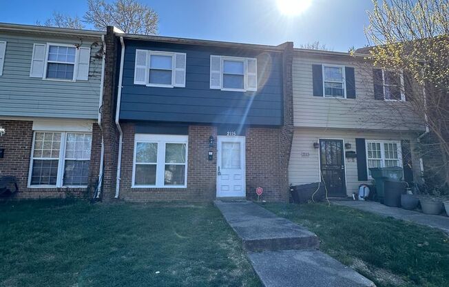 Henrico County Townhouse! 3 beds, 1.5 bath, central laundry, HVAC, parking, all electric!