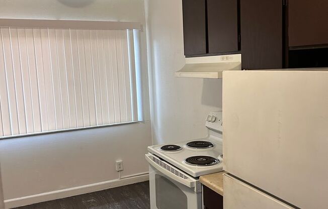 1 bed, 1 bath, $1,350, Unit 4850 Kentfield #01A