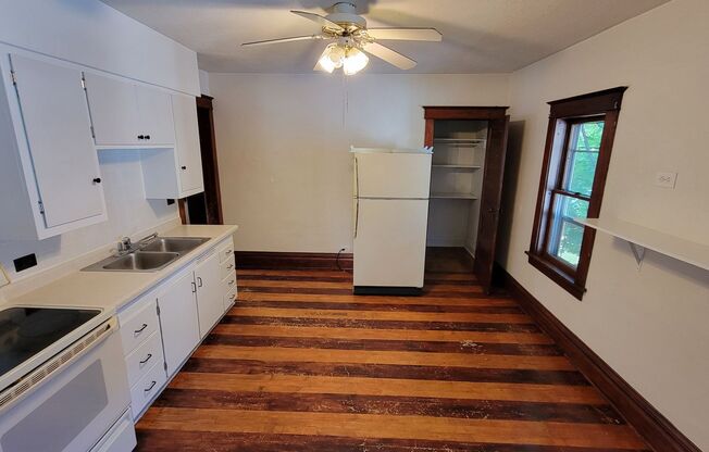 2 beds, 1 bath, $775