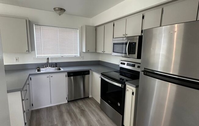 2 beds, 1 bath, 900 sqft, $1,395, Unit 37