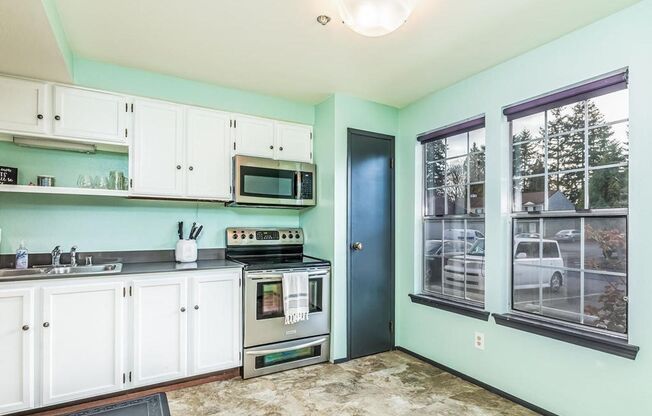 Rooms for Rent in Kent - 2bedroom Townhome Condo